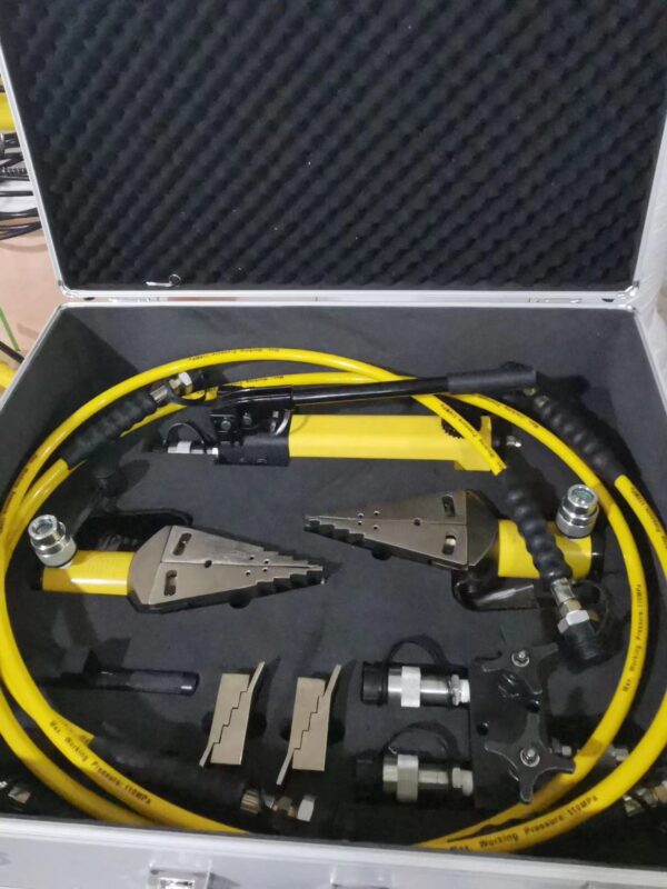 HYDRAULIC FLANGE SPREADERS KIT